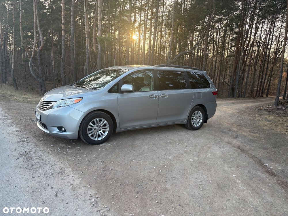 Toyota Sienna 3.5 V6 SE - 2