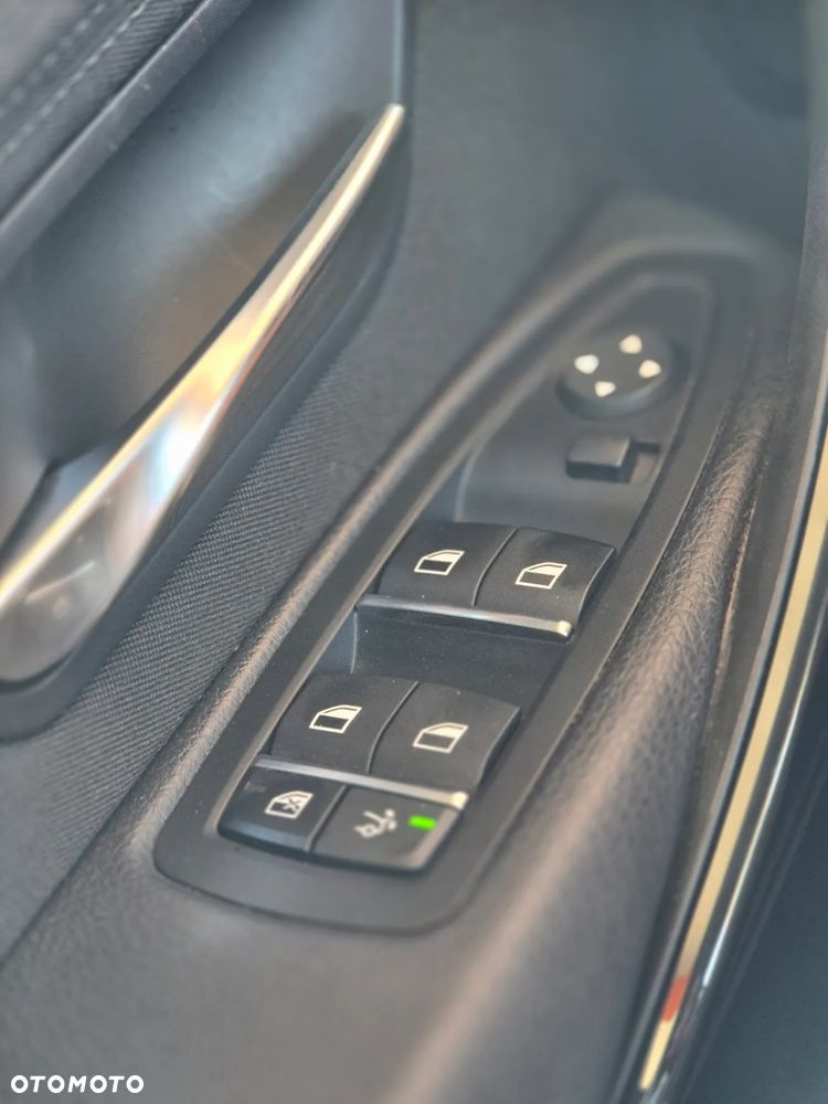 BMW Seria 3 320i GPF xDrive - 22