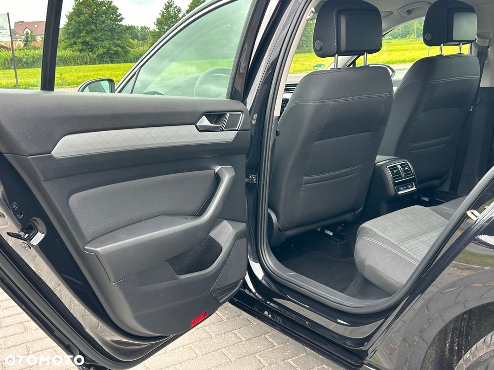 Volkswagen Passat 2.0 TDI SCR Comfortline DSG - 25