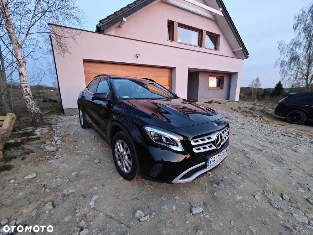 Mercedes-Benz GLA - 4