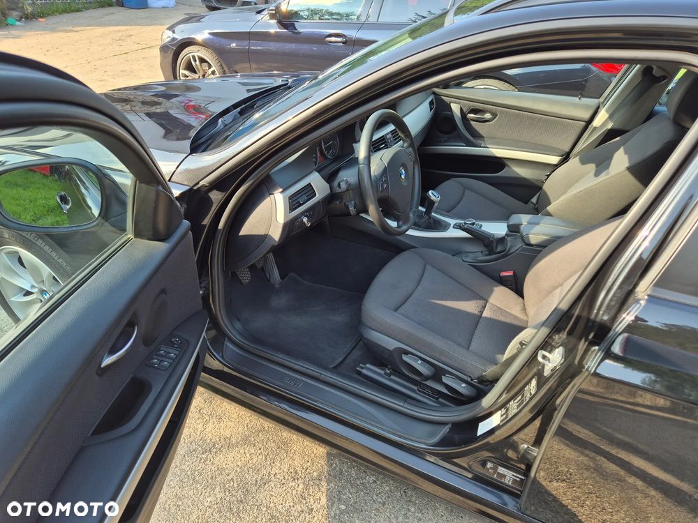 BMW Seria 3 318d DPF Edition Exclusive - 14