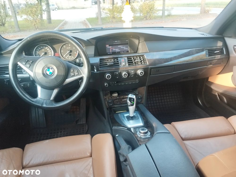 BMW Seria 5 520d Touring Edition Sport - 13