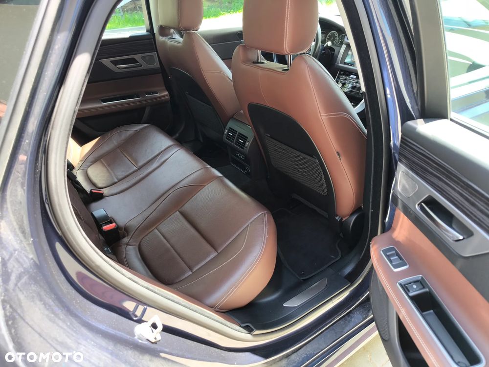 Jaguar XF 2.0 i4D R-Sport - 8