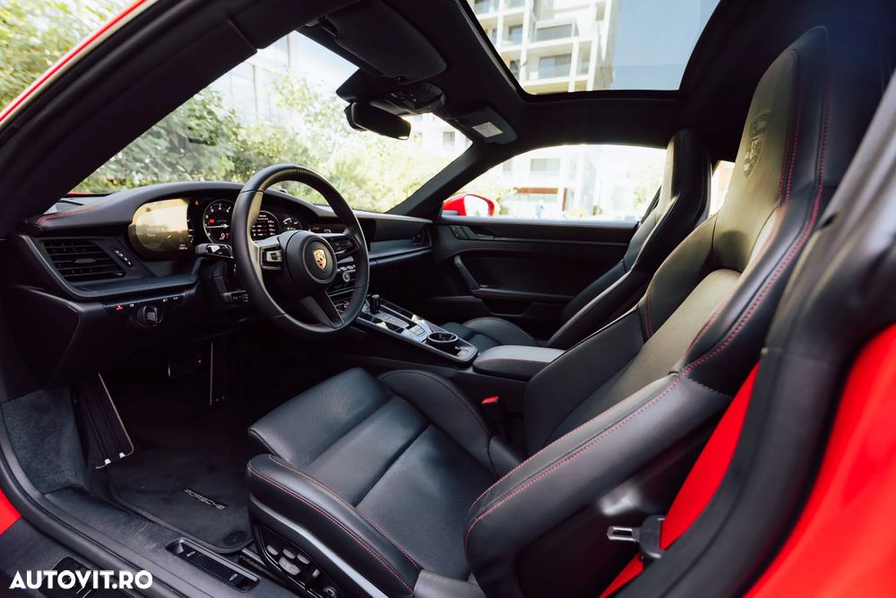 Porsche 911 Carrera 4 GTS PDK - 13