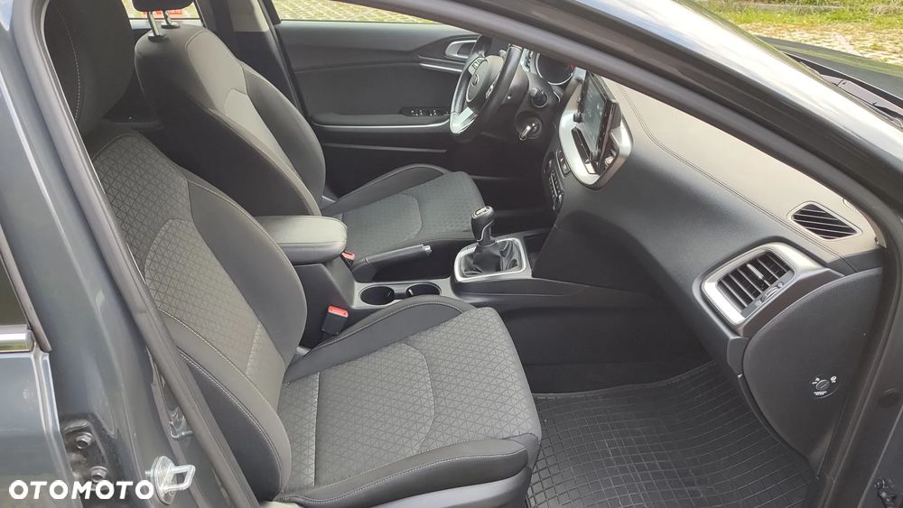 Kia Ceed 1.6 CRDi SCR M - 24