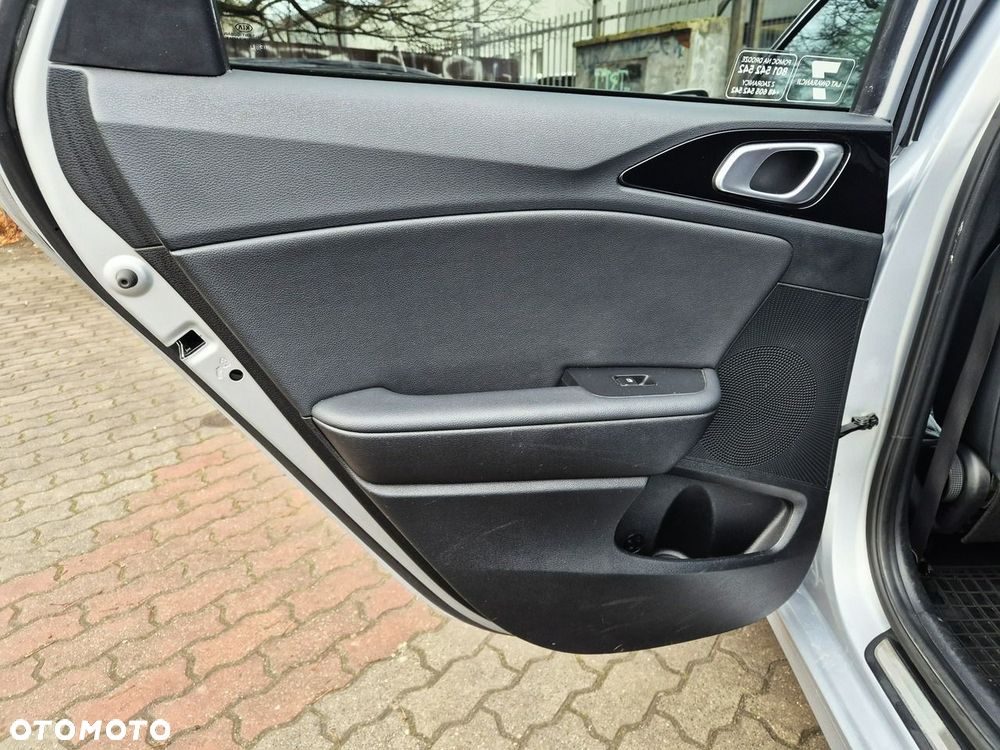 Kia Ceed - 16