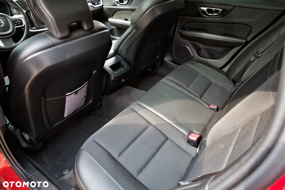 Volvo V60 D4 Momentum - 31