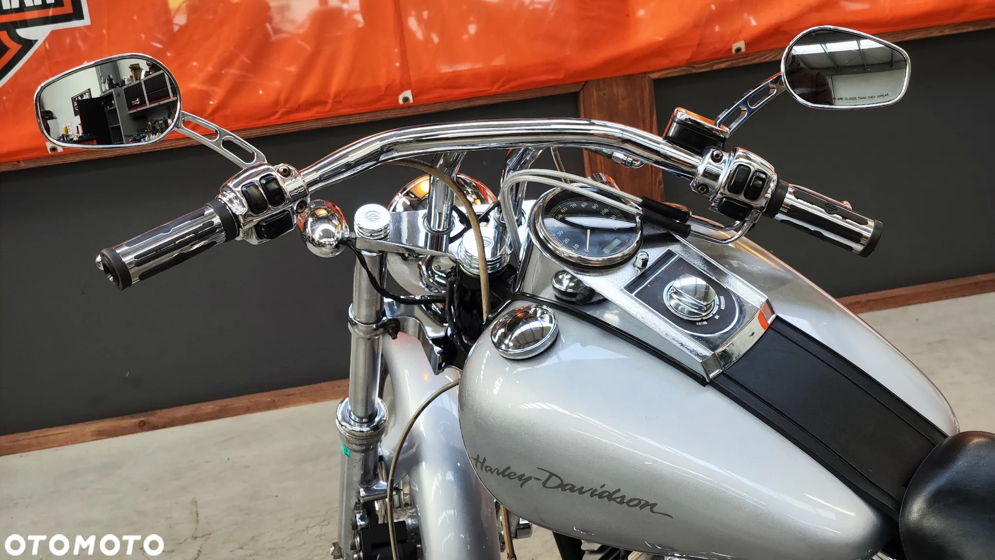 Harley-Davidson Softail Custom - 24