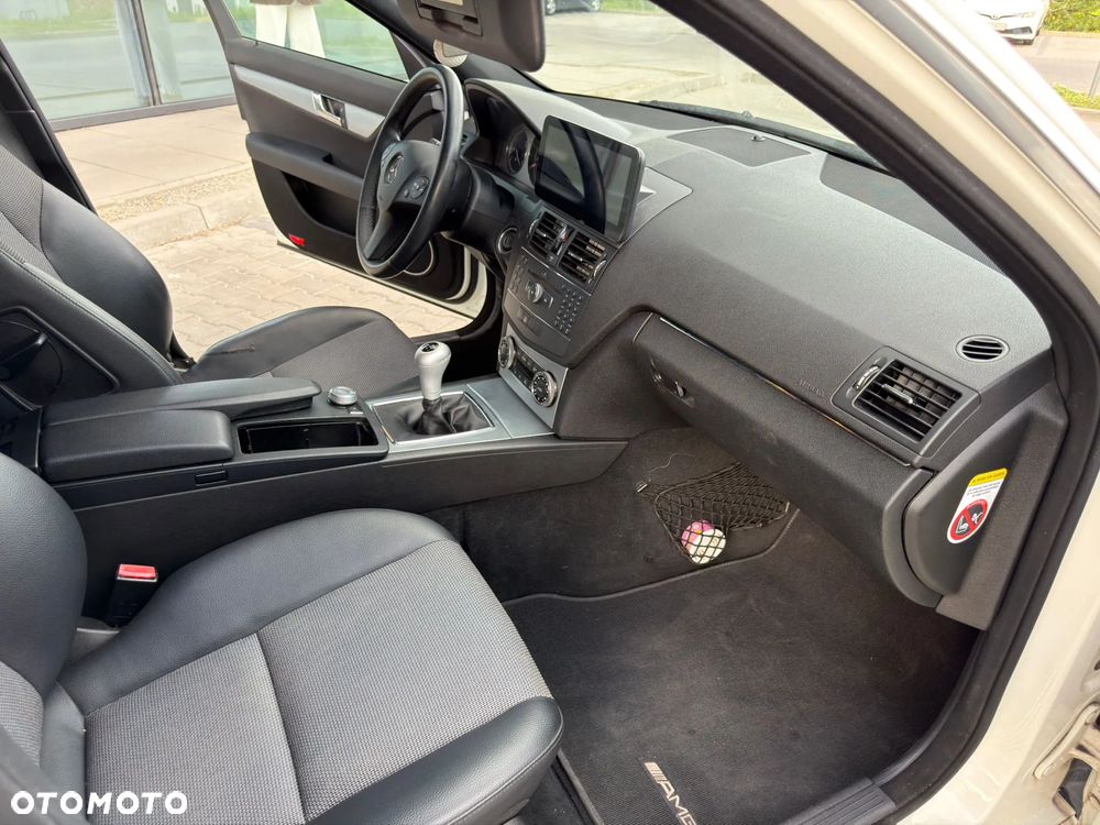 Mercedes-Benz Klasa C 220 CDI DPF Avantgarde - 13