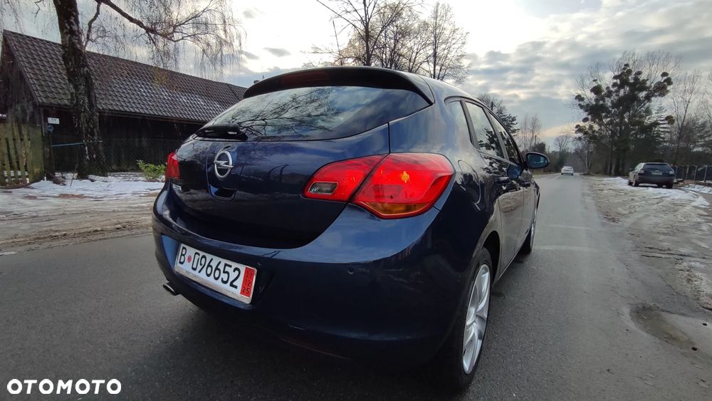 Opel Astra 1.4 Turbo 150 Jahre - 17