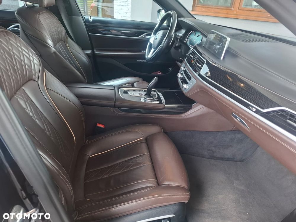 BMW Seria 7 740e iPerformance - 30