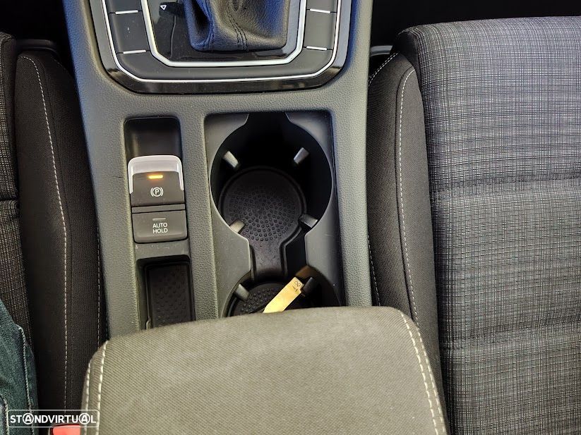 VW Passat Variant 2.0 TDI Business DSG - 28