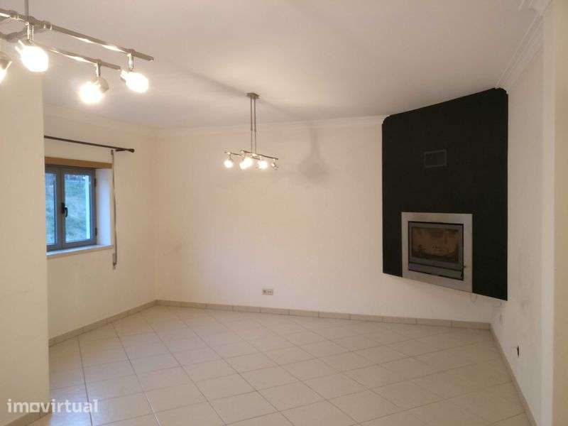 Vende-se moradia T3 centro de Pombal - Grande imagem: 2/10