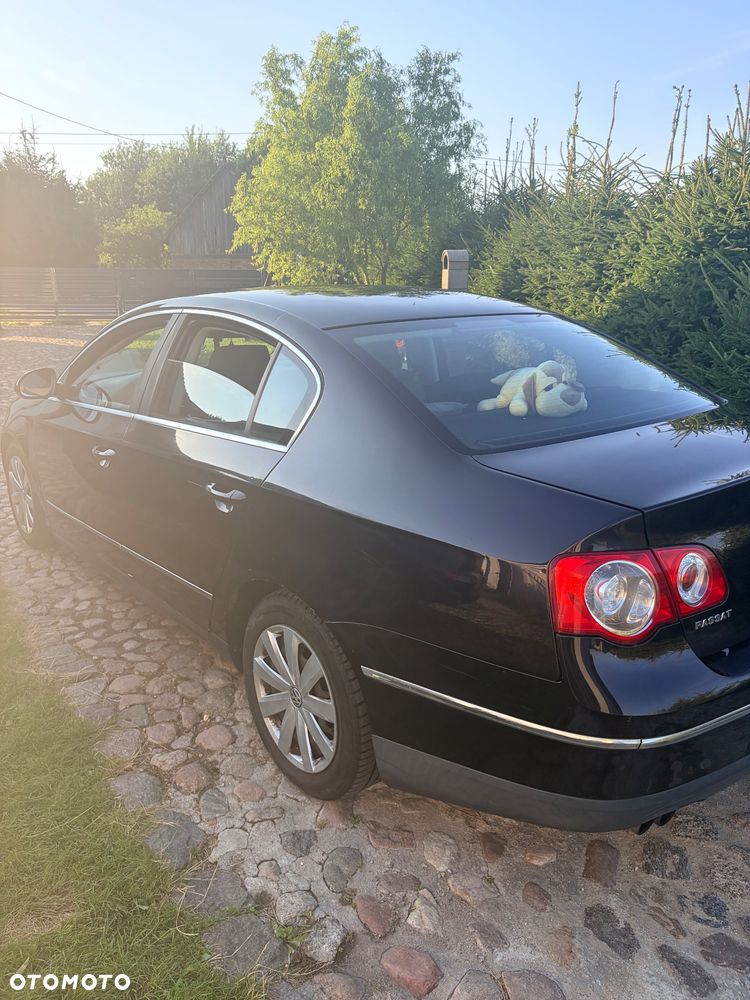 Volkswagen Passat 2.0 Basis - 3
