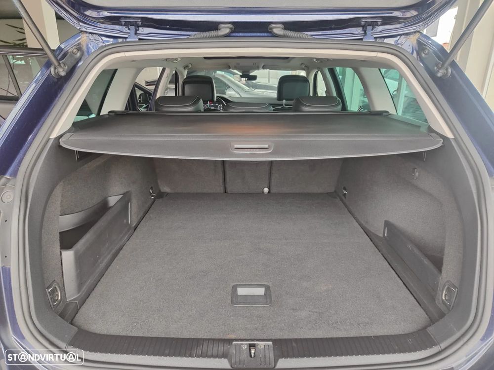 VW Passat Variant 2.0 TDi R-Line DSG - 14