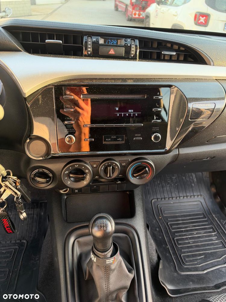 Toyota Hilux 2.4 D-4D Double Cab DLX 4x4 - 15
