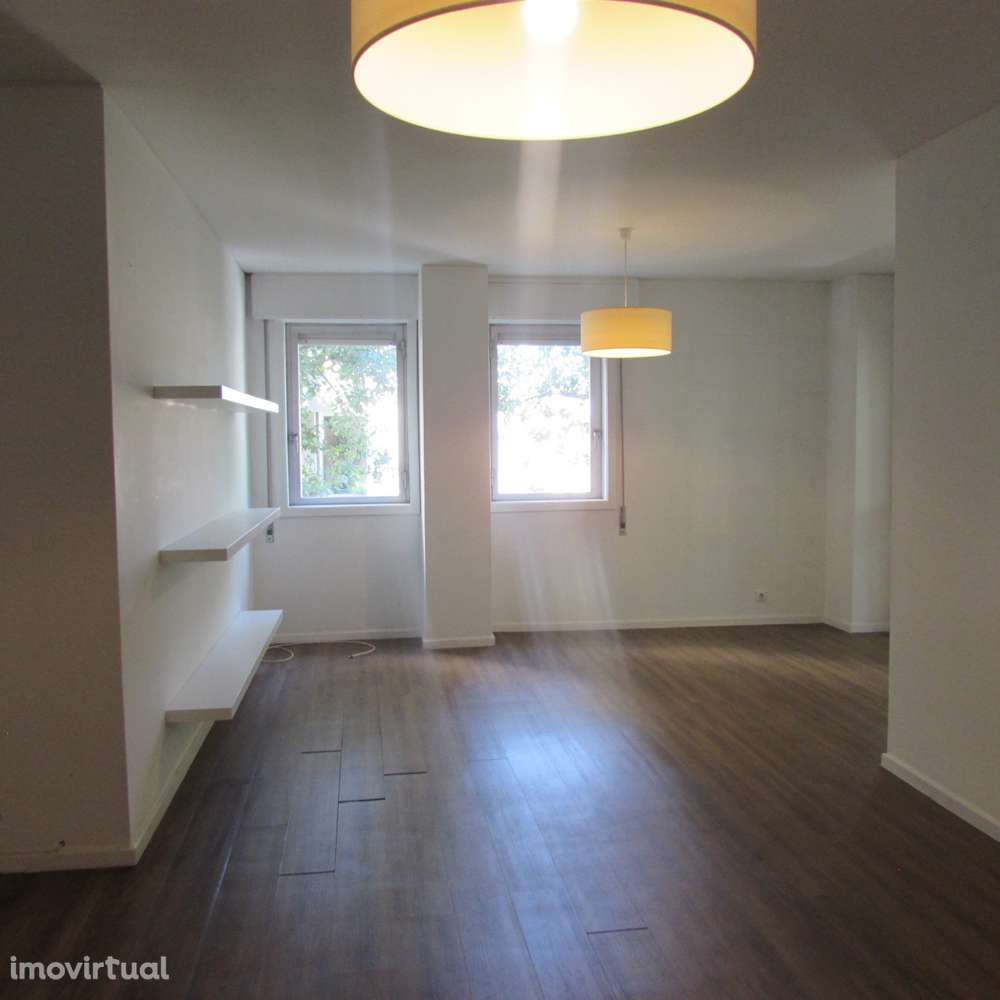 Apartamento T3 +1  com varanda, dois lugares de garagem e arrumos. - Grande imagem: 5/56