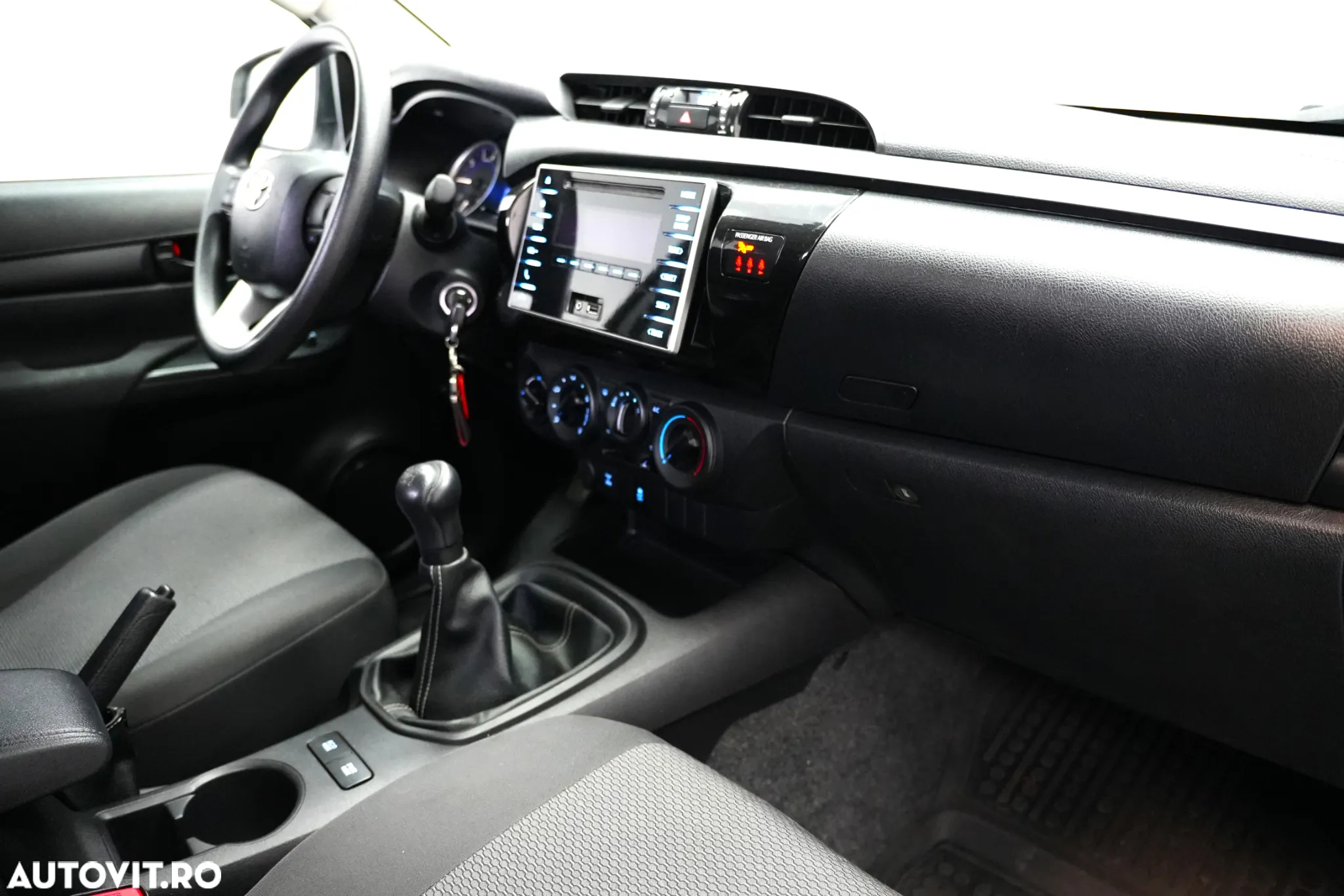 Toyota Hilux 4x4 Double Cab M/T Comfort - 10