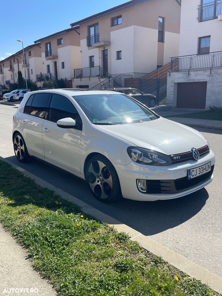 Volkswagen Golf - 1