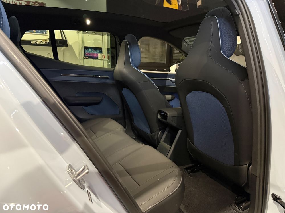Volvo EX30 Twin Motor Performance AWD Plus - 24