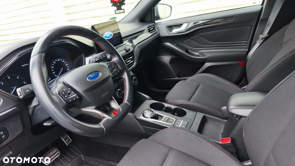 Ford Focus 1.5 EcoBlue Start-Stopp-System ST-LINE DESIGN - 14