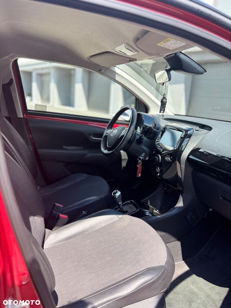 Toyota Aygo x.shift x-play connect - 11