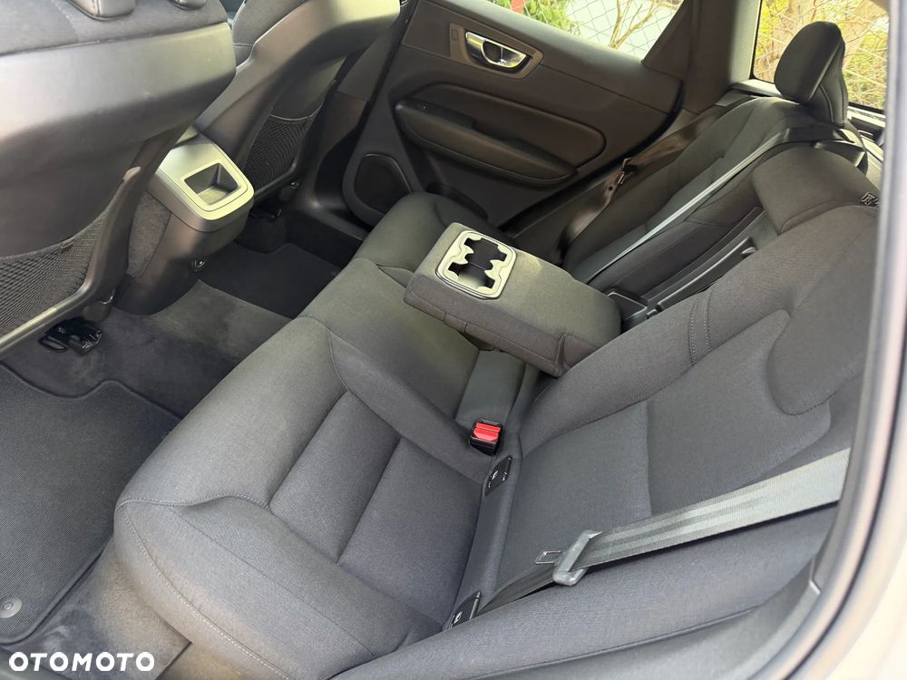 Volvo XC 60 B4 B Momentum Pro - 30