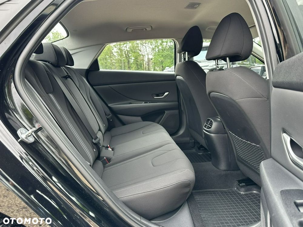 Hyundai Elantra - 19