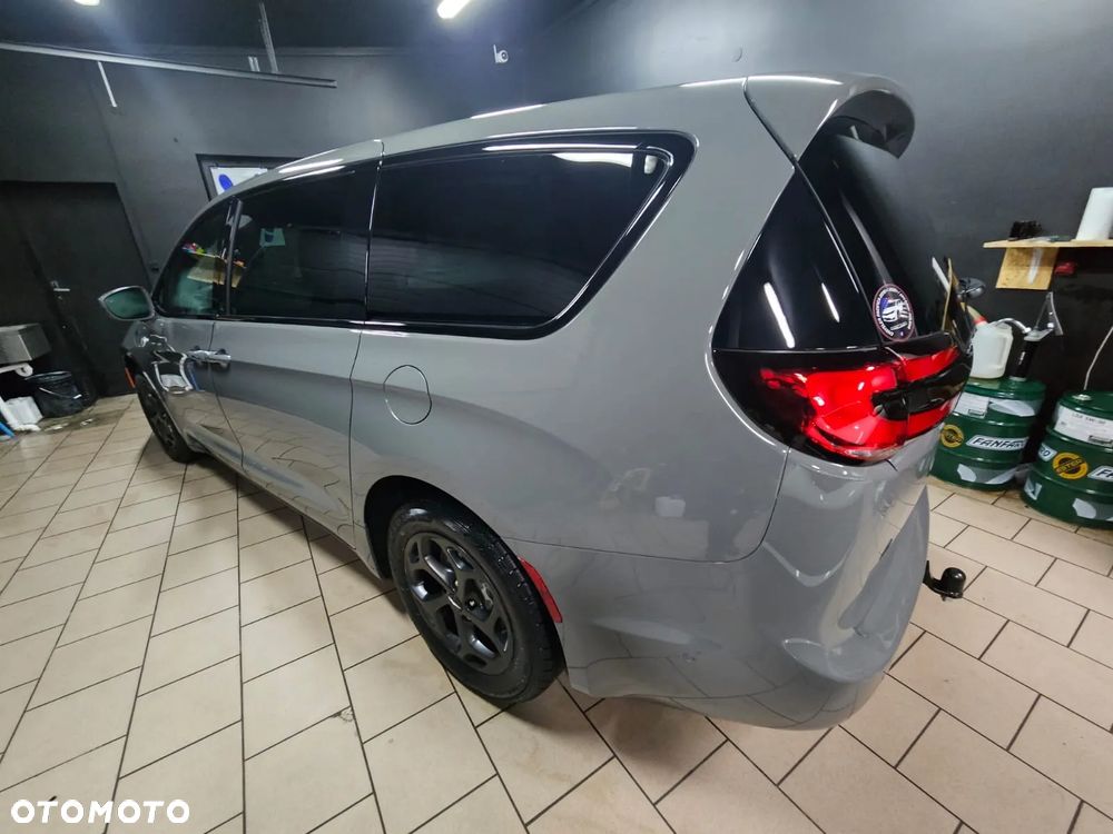 Chrysler Pacifica - 4