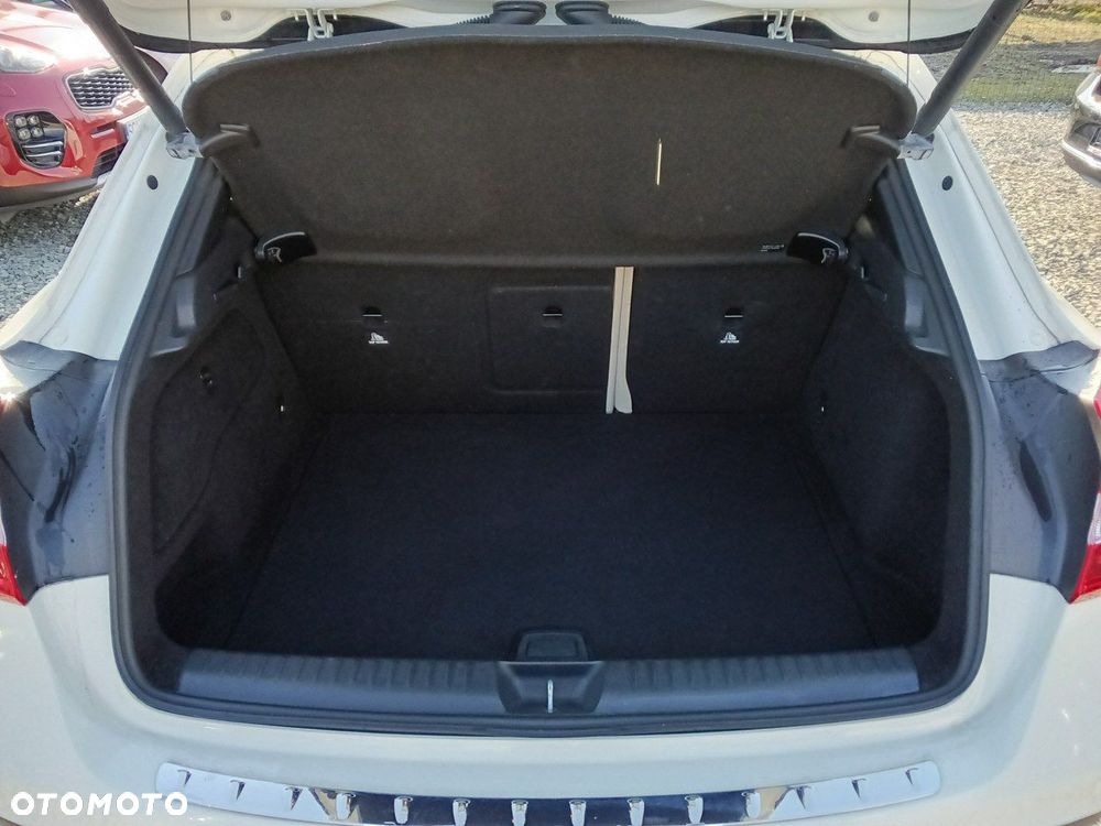 Mercedes-Benz GLA - 7