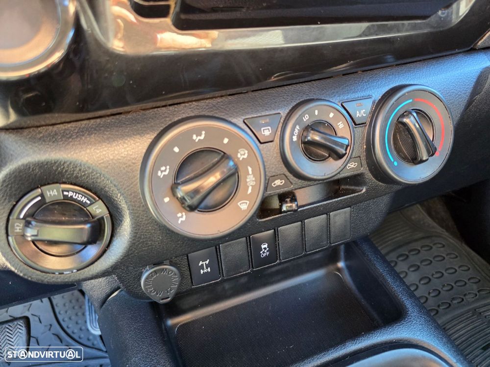 Toyota Hilux 2.4 D-4D 4WD CD CH - 16