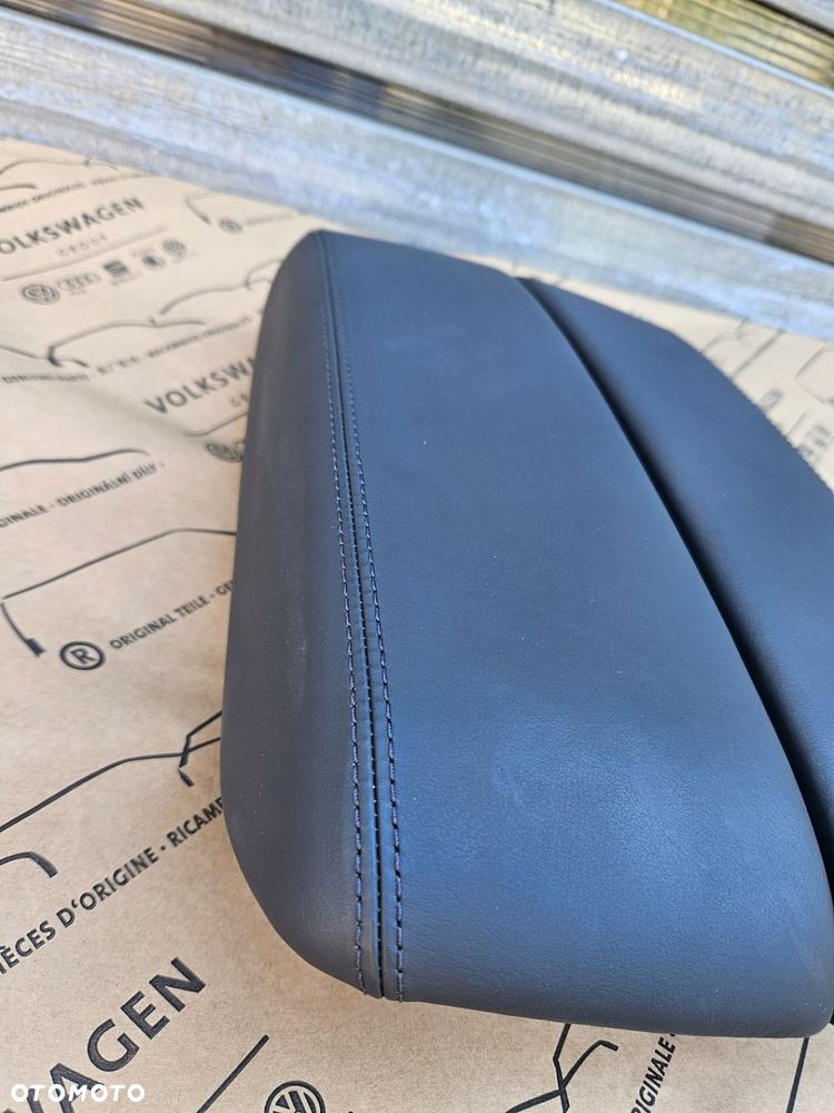 A8 D4 LIFT PODŁOKIETNIK PRZÓD SCHOWEK CZARNY - 2