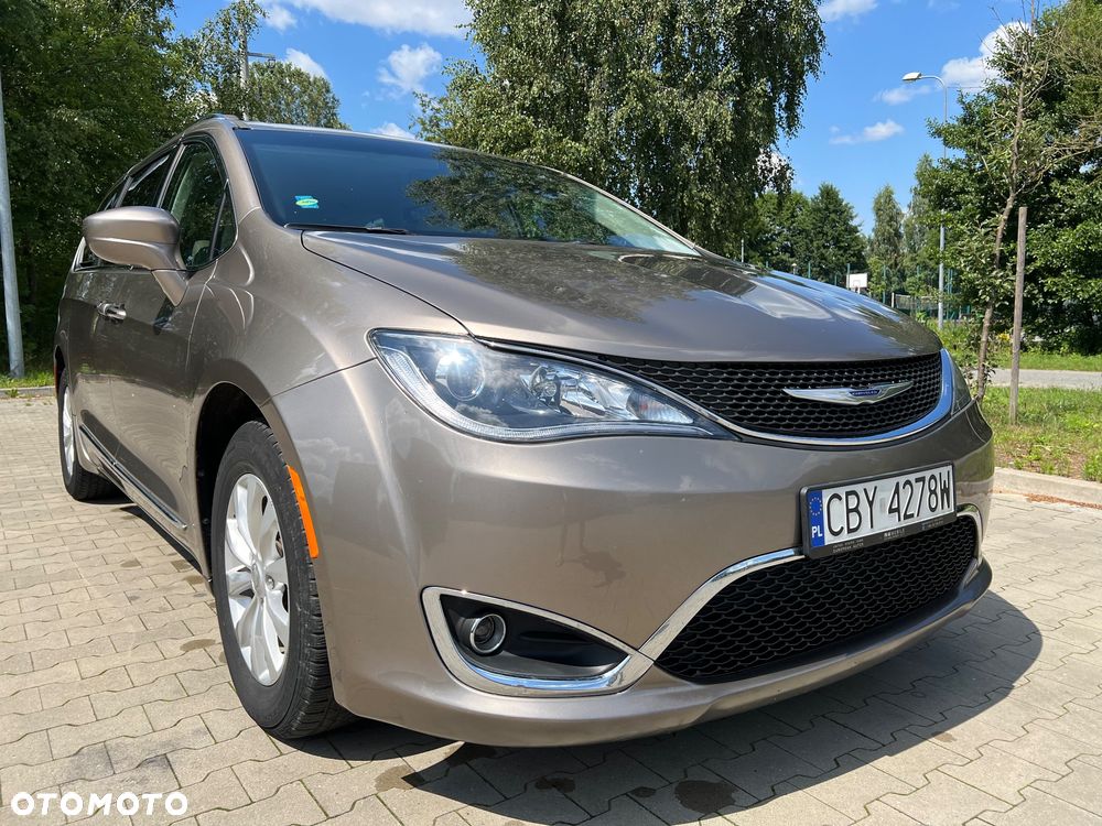 Chrysler Pacifica - 10