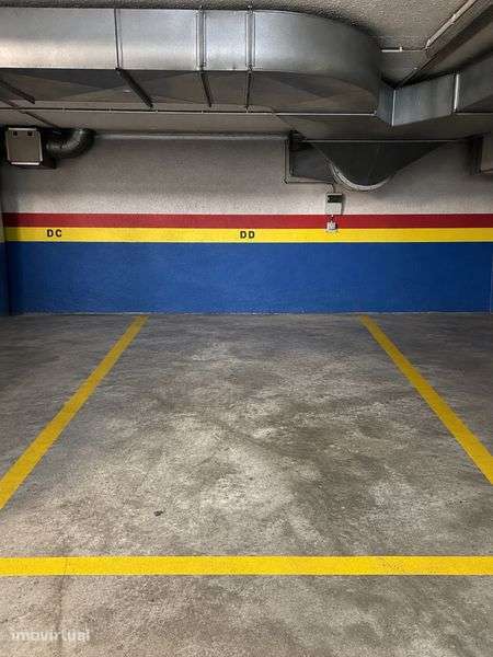 Vendo lugar de garagem na Rua Orfeao do Porto