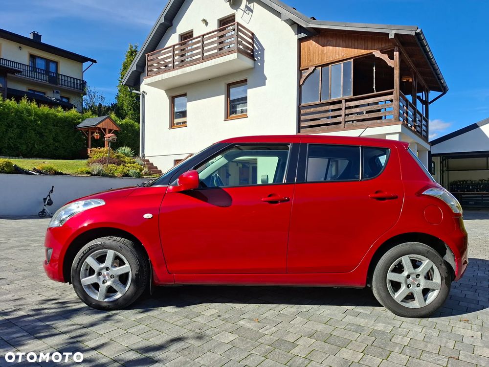 Suzuki Swift 2012 photo 2
