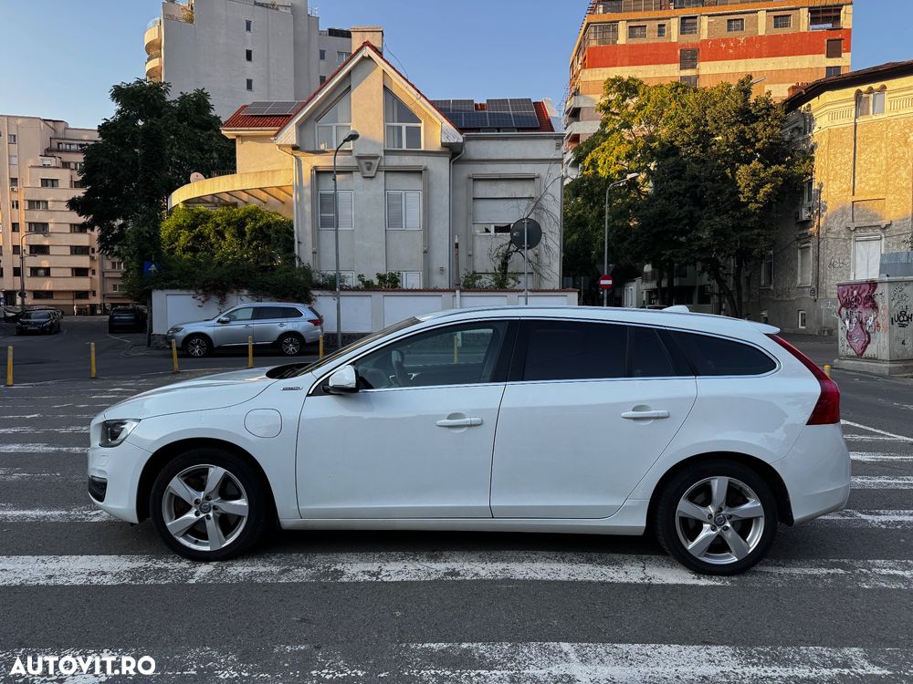 Volvo V60 D6 Plug-In-Hybrid AWD Geartronic Summum - 3