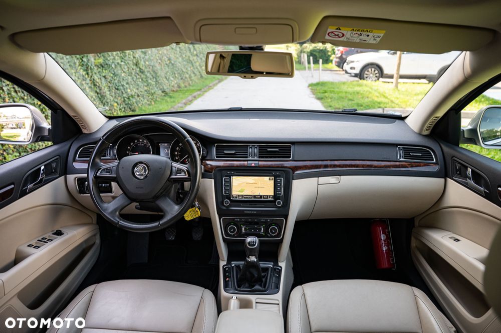 Skoda Superb 2.0 TDI L&K - 8