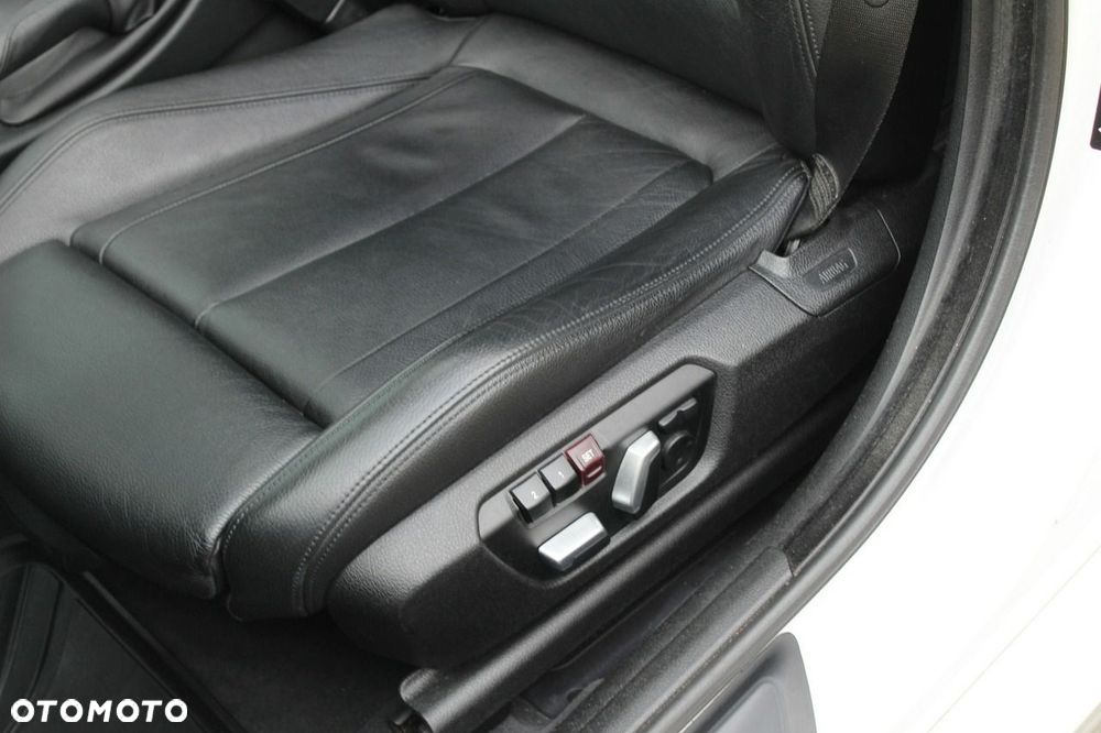 BMW 3GT 328i xDrive - 14