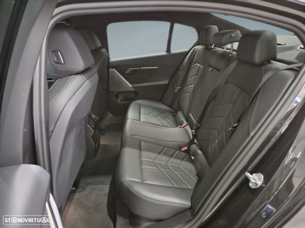 BMW 520 d Pack Desportivo M - 14