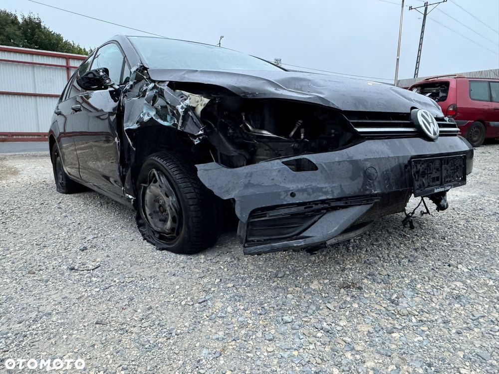 Volkswagen Golf 1.6 TDI SCR DSG Comfortline - 12