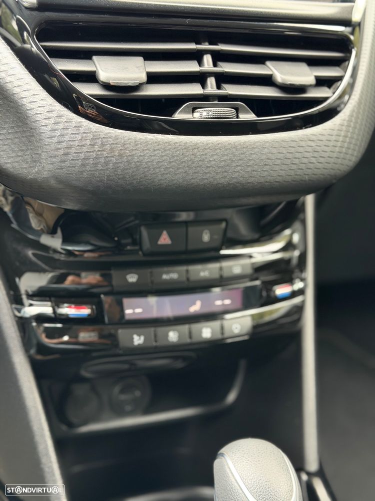 Peugeot 2008 1.2 PureTech Allure EAT6 - 12