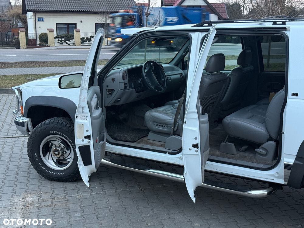 Chevrolet Suburban - 36