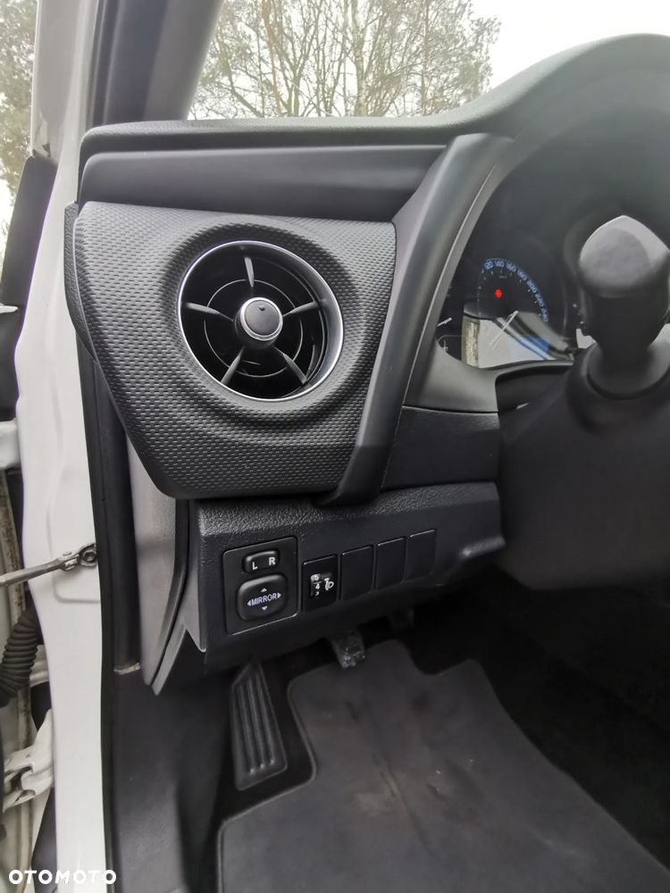 Toyota Auris 1.4 D-4D Dynamic - 33