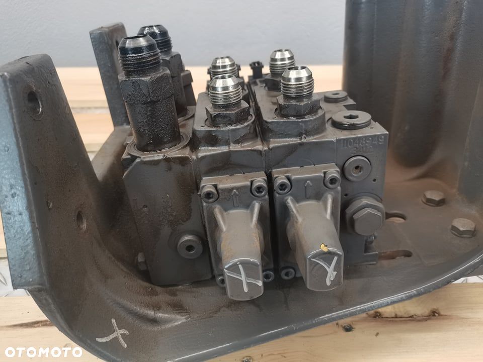 Valtra T.... 2014r {Blok zaworowy Sauer-Danfoss} - 1