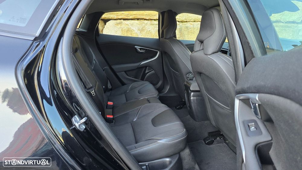 Volvo V40 2.0 D2 Momentum Geartronic - 37