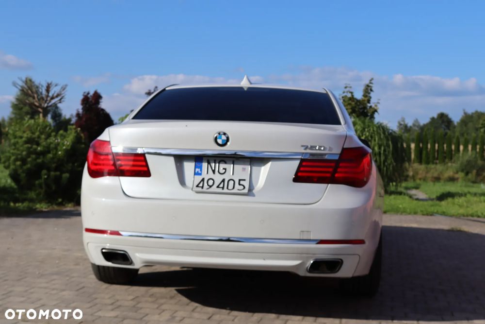 BMW Seria 7 750i - 9