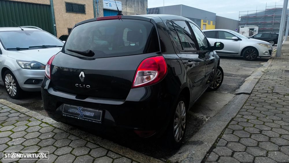 Renault Clio 1.2 16V 75 TomTom Edition - 2