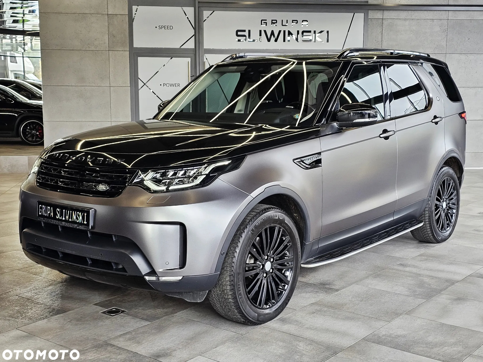 Land Rover Discovery V 2.0 TD4 HSE Luxury - 3