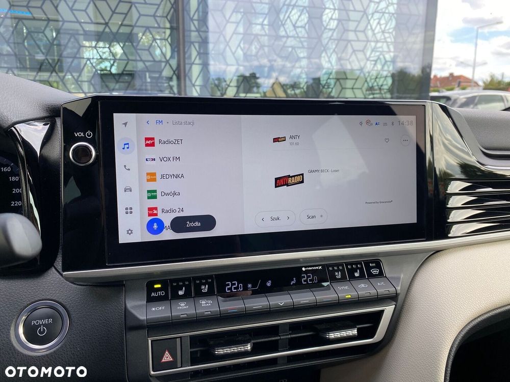 Toyota Camry - 18