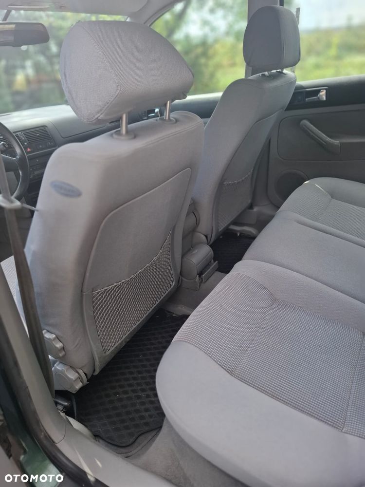 Volkswagen Golf 1.9 TDI Highline - 26